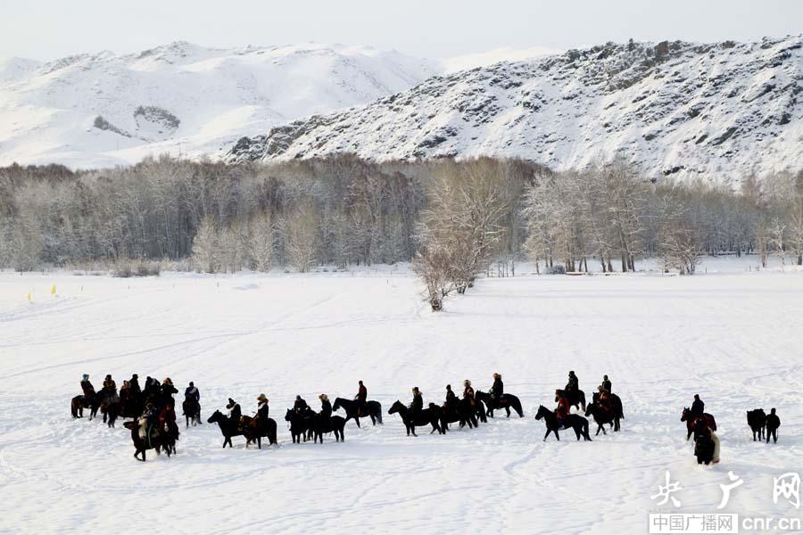 新疆阿勒泰哈萨克牧民雪上传统文体活动精彩瞬间